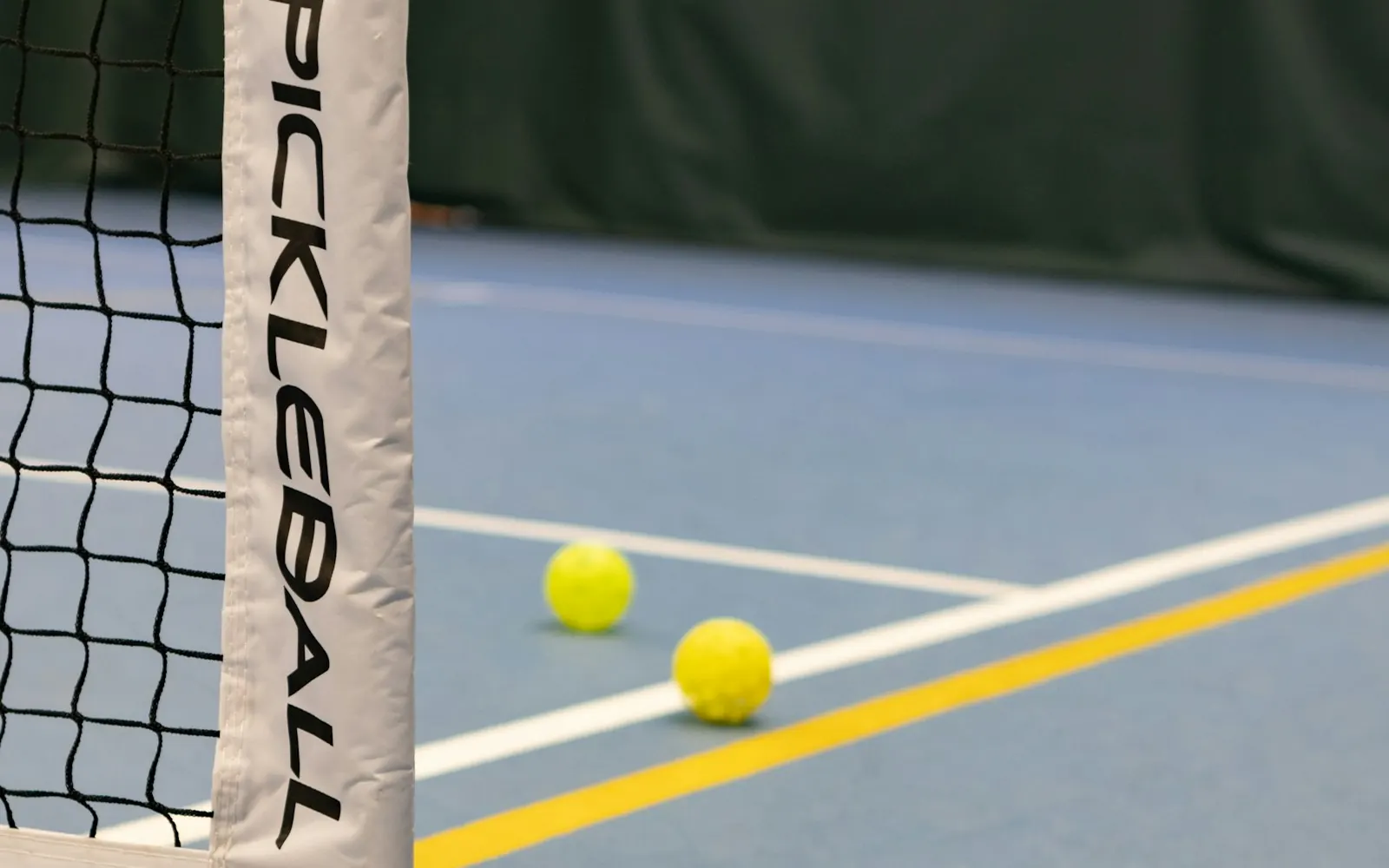 Indoor vs outdoor pickleball balls: the real difference