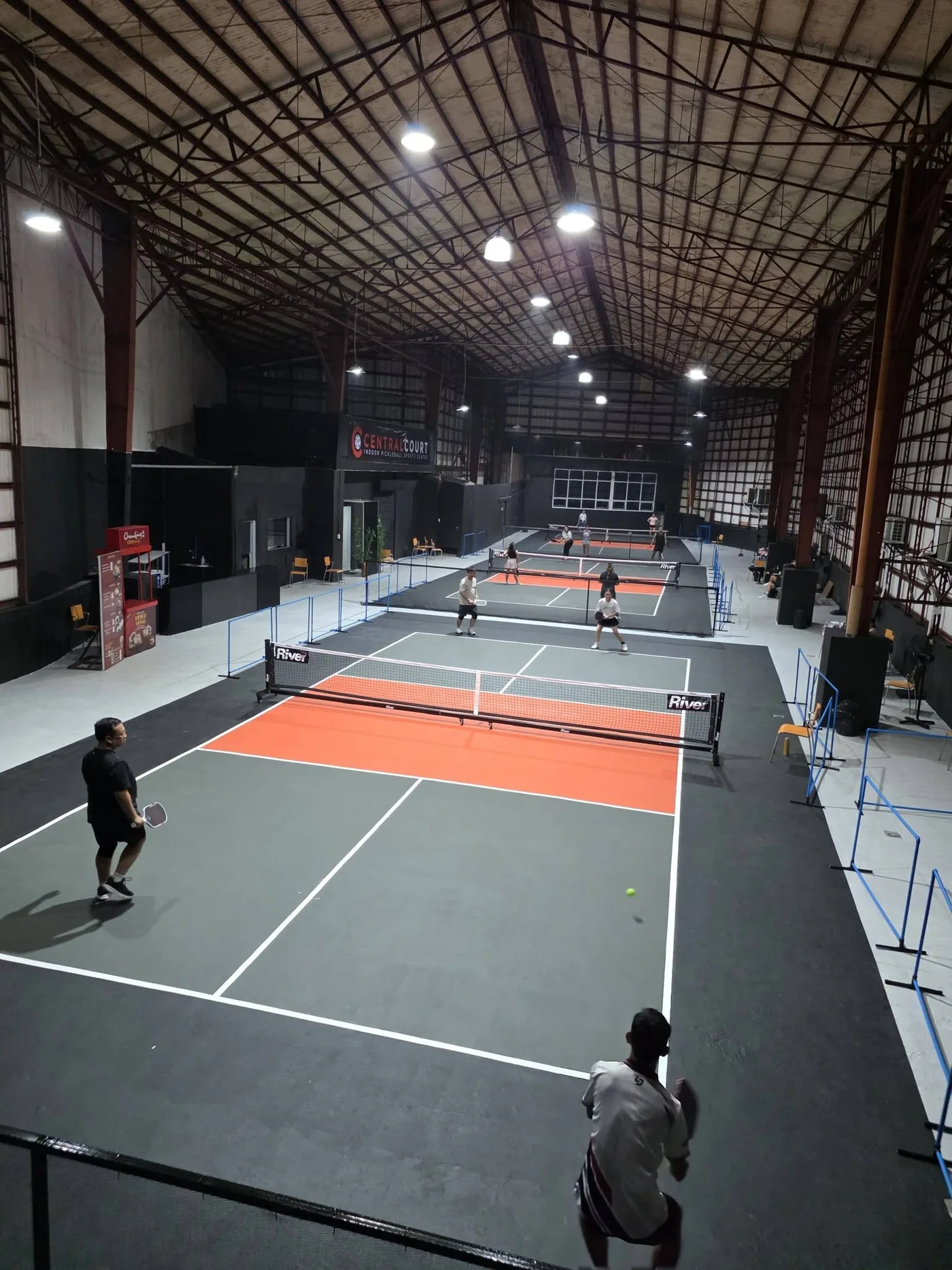 What to wear and bring to a pickleball session